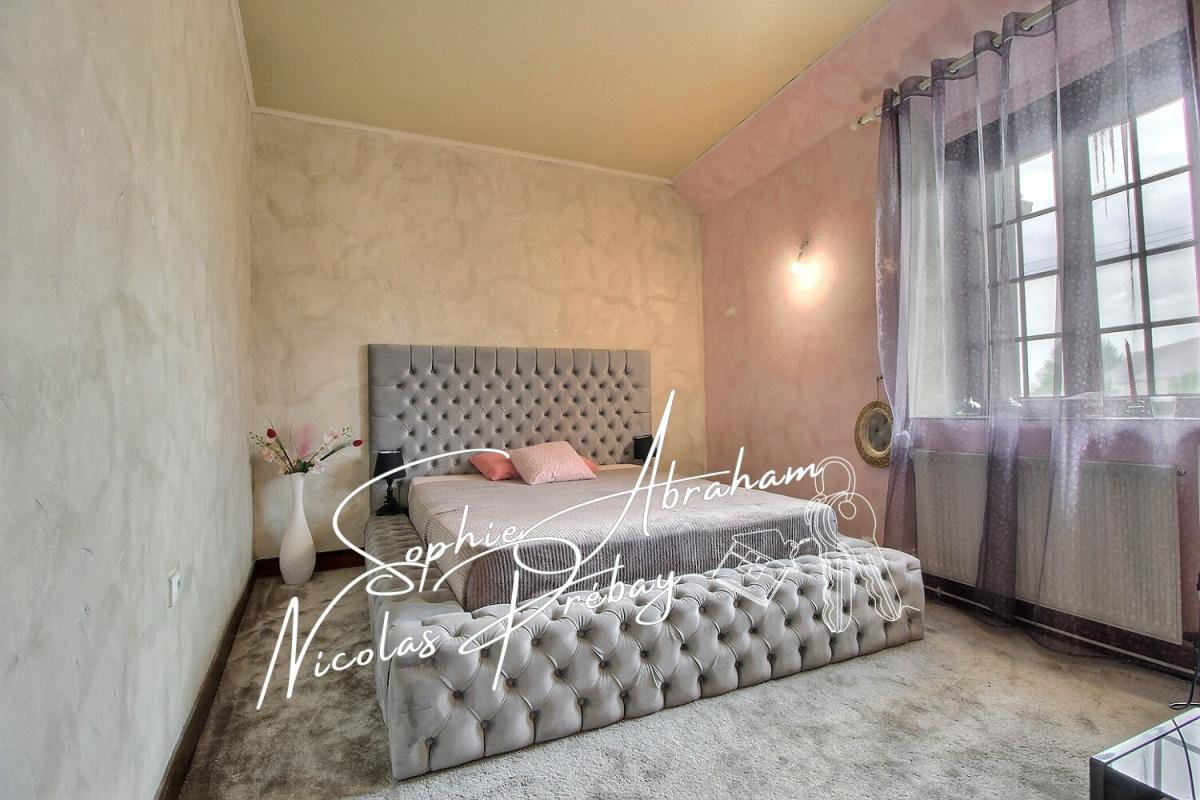 TOURY Authentique maison en pierre rénovée, charme, volumes et prestations de qualité 7