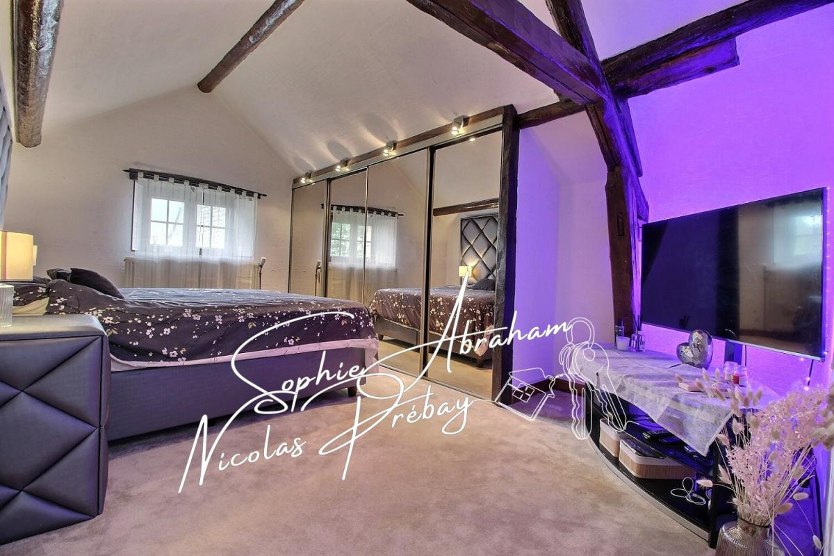 TOURY Authentique maison en pierre rénovée, charme, volumes et prestations de qualité 9