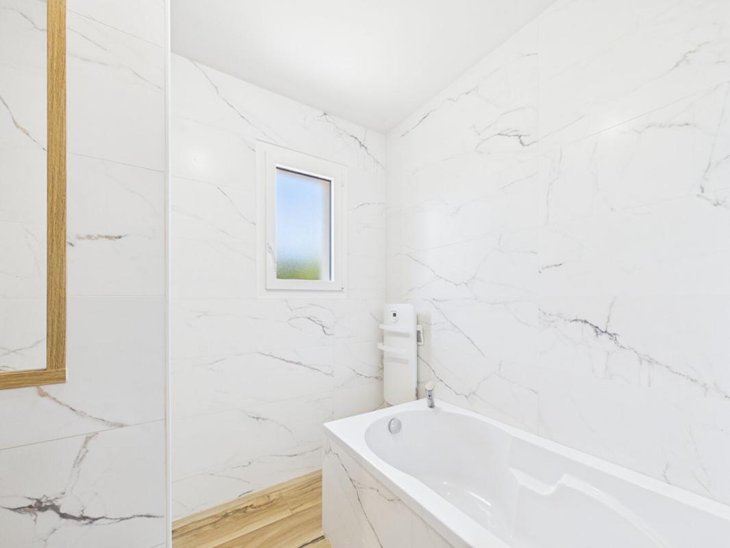 CIVRAY Maison neuve de plain-pied de 129 m 2 secteur Civray, 3 chambres , 1 studio , jardin 12