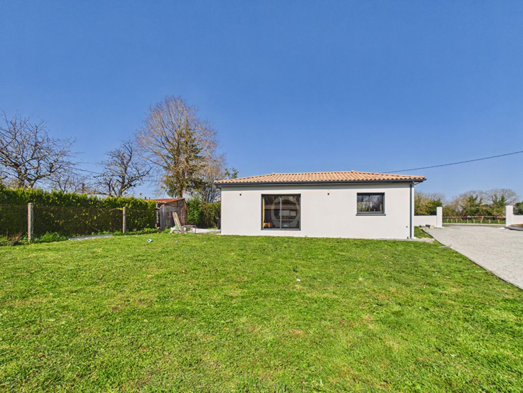 CIVRAY Maison neuve de plain-pied de 129 m 2 secteur Civray, 3 chambres , 1 studio , jardin 2