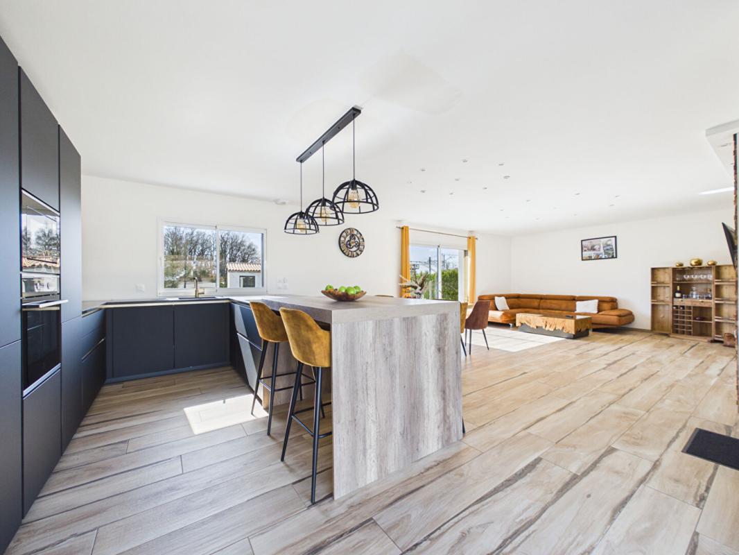 CIVRAY Maison neuve de plain-pied de 129 m 2 secteur Civray, 3 chambres , 1 studio , jardin 5