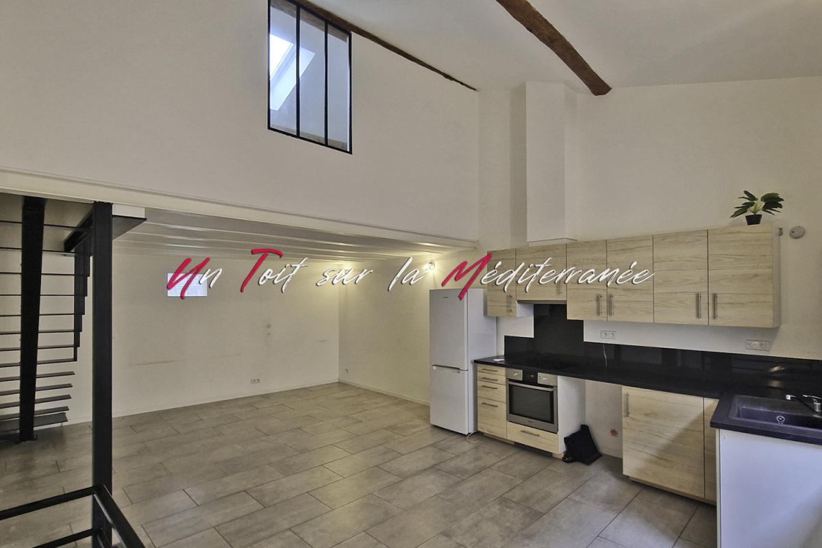 SOLLIES-PONT Appartement  T3, 75m2, dans une ancienne bâtisse rénovée à Solliès Pont 10