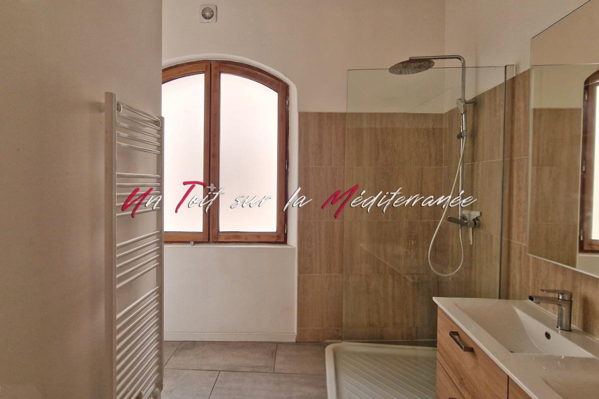 SOLLIES-PONT Appartement  T3, 75m2, dans une ancienne bâtisse rénovée à Solliès Pont 6