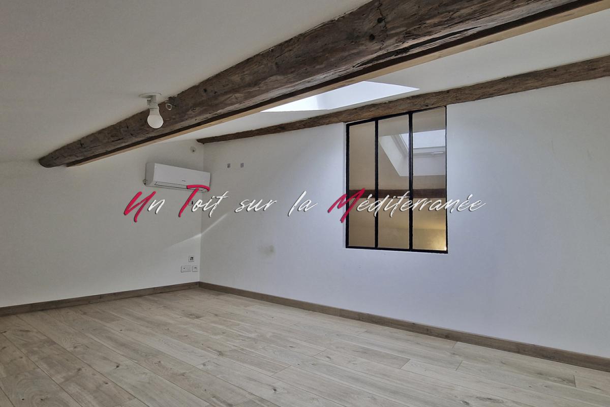 SOLLIES-PONT Appartement  T3, 75m2, dans une ancienne bâtisse rénovée à Solliès Pont 8