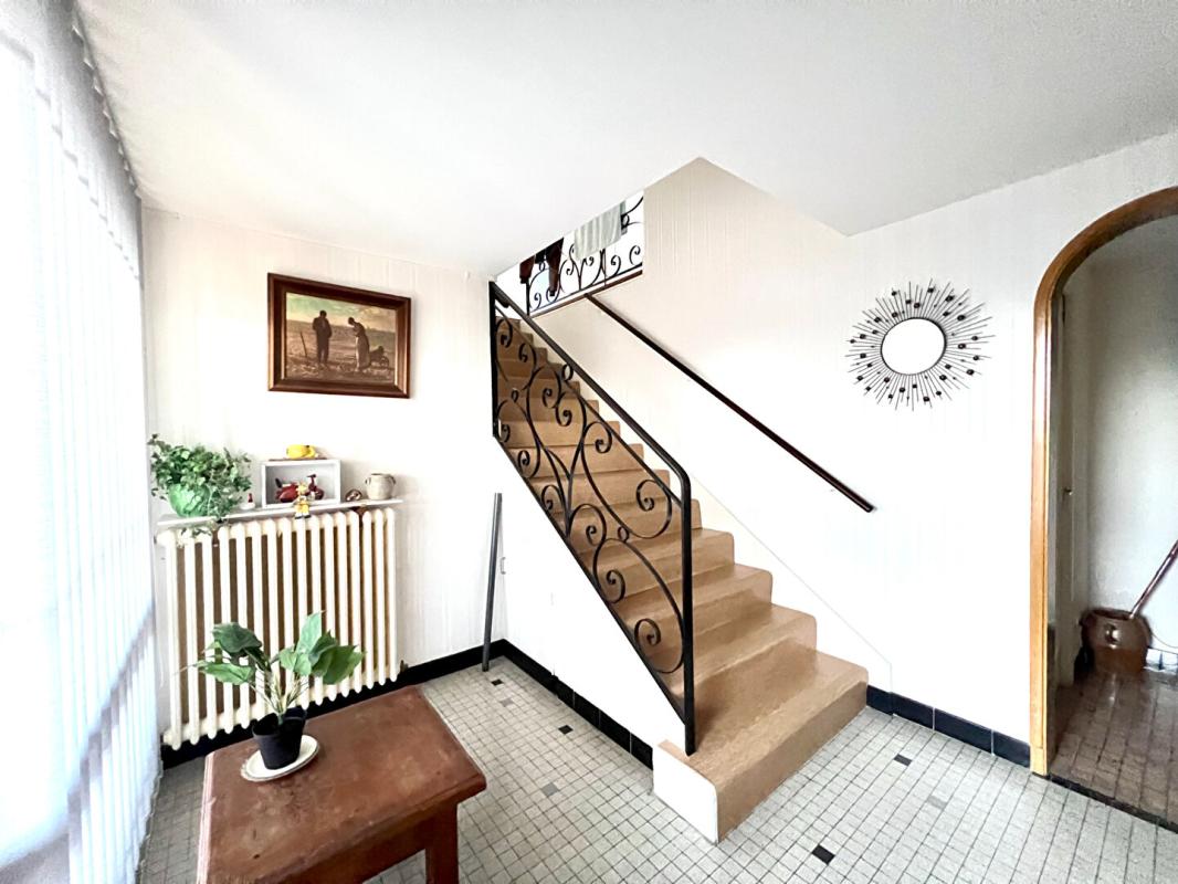 AIGUEPERSE Maison avec jardin, garage et terrain constructible 11