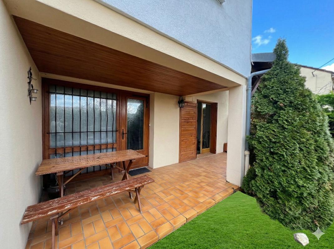 AIGUEPERSE Maison avec jardin, garage et terrain constructible 12