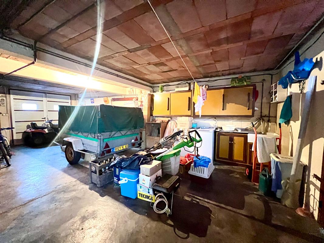 AIGUEPERSE Maison avec jardin, garage et terrain constructible 14