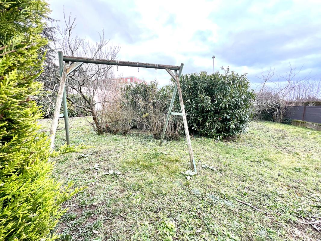 AIGUEPERSE Maison avec jardin, garage et terrain constructible 15