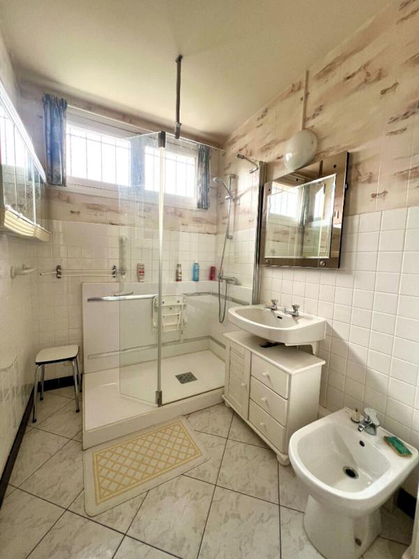 AIGUEPERSE Maison avec jardin, garage et terrain constructible 6