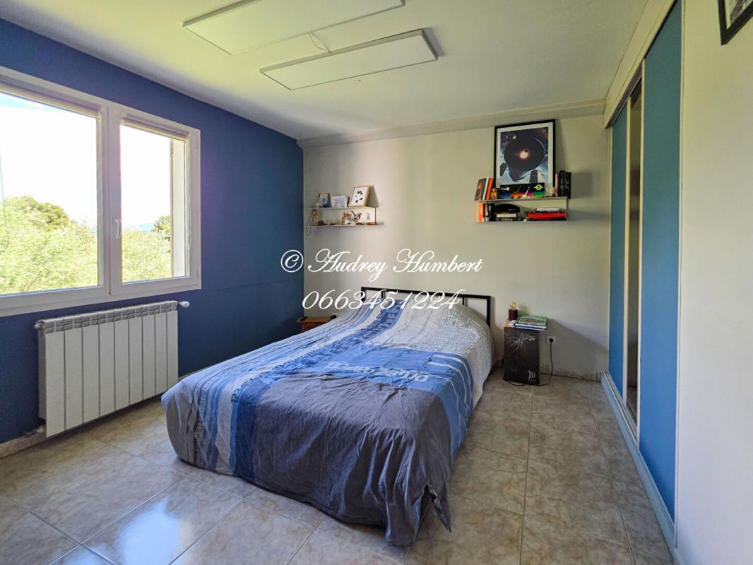 VILLENEUVE Villeneuve , Maison de charme, 156 m²  avec vue panoramique et piscine sur 1000 m² plantés d'oliviers 12