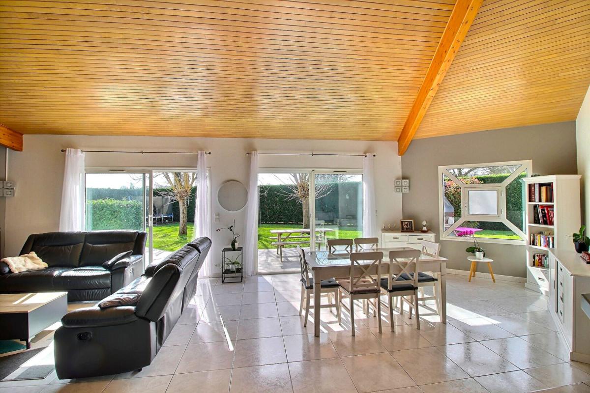 SAINT-ANDRE-DE-CUBZAC Maison familiale 165 M² ,5 chambres , terrain 2000 M², double garage 2