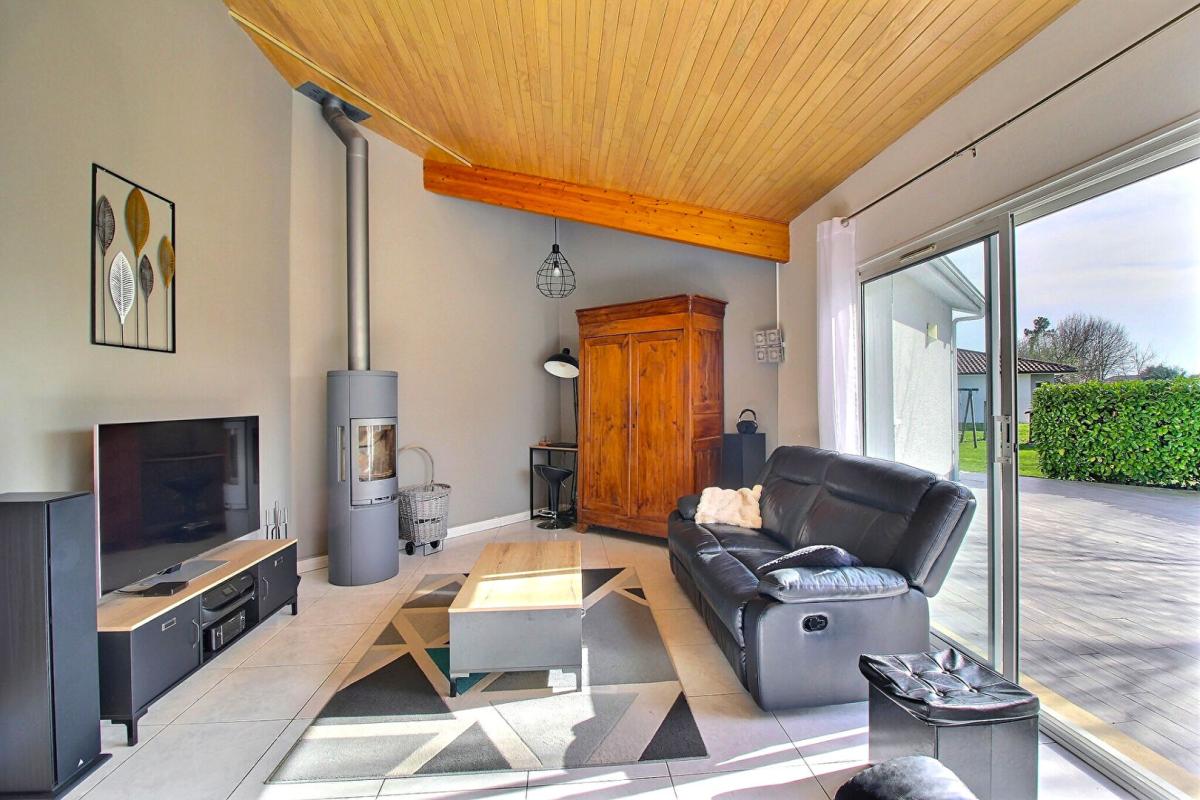 SAINT-ANDRE-DE-CUBZAC Maison familiale 165 M² ,5 chambres , terrain 2000 M², double garage 3