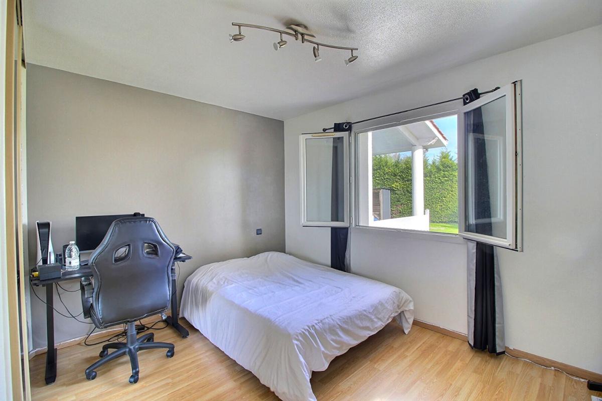 SAINT-ANDRE-DE-CUBZAC Maison familiale 165 M² ,5 chambres , terrain 2000 M², double garage 6