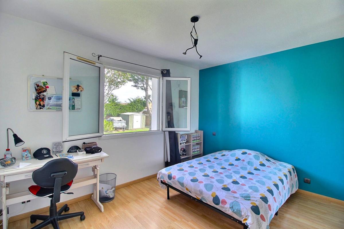 SAINT-ANDRE-DE-CUBZAC Maison familiale 165 M² ,5 chambres , terrain 2000 M², double garage 7