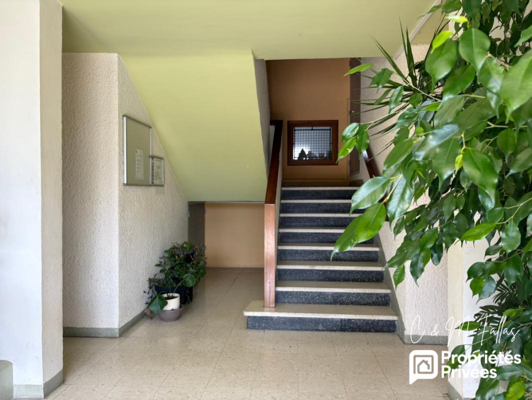 ORANGE Appartement T3 lumineux 70 m² - Cave + parking fermé à Orange 15