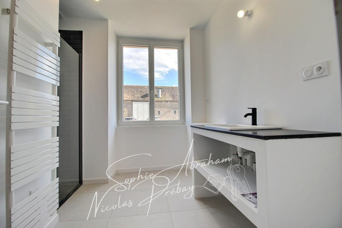 VOVES Maison de ferme entièrement rénovée, charme, confort et nature ! 10