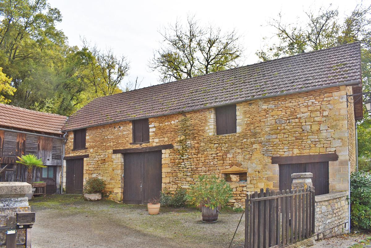 SAINT-AMAND-DE-COLY Corps de ferme Coly Saint Amand 6 pièce(s) 111 m2 11