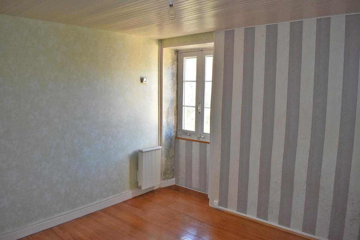 SAINT-AMAND-DE-COLY Corps de ferme Coly Saint Amand 6 pièce(s) 111 m2 16