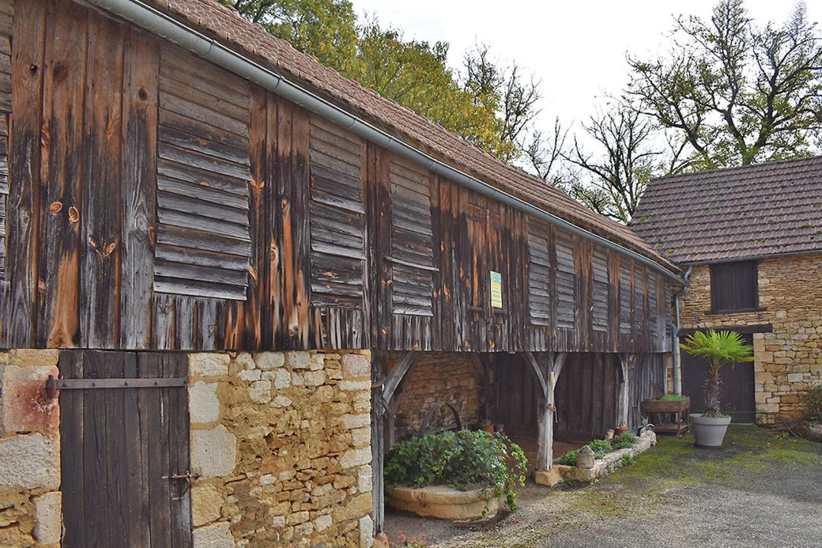 SAINT-AMAND-DE-COLY Corps de ferme Coly Saint Amand 6 pièce(s) 111 m2 8