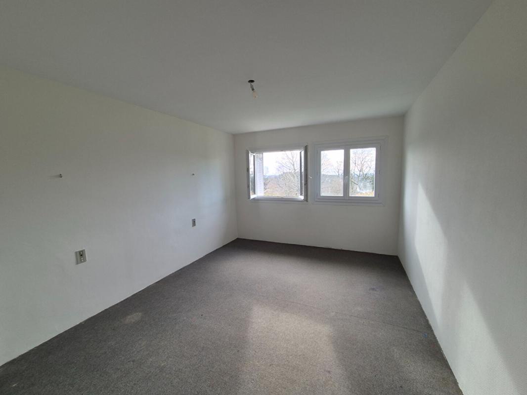 MONTAIGNAC-SAINT-HIPPOLYTE Maison Montaignac Sur Doustre 7 pièce(s) 204 m2 12