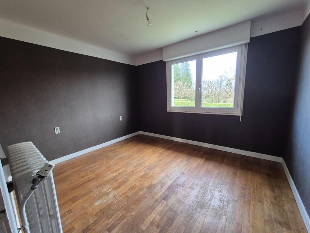 MONTAIGNAC-SAINT-HIPPOLYTE Maison Montaignac Sur Doustre 7 pièce(s) 204 m2 8