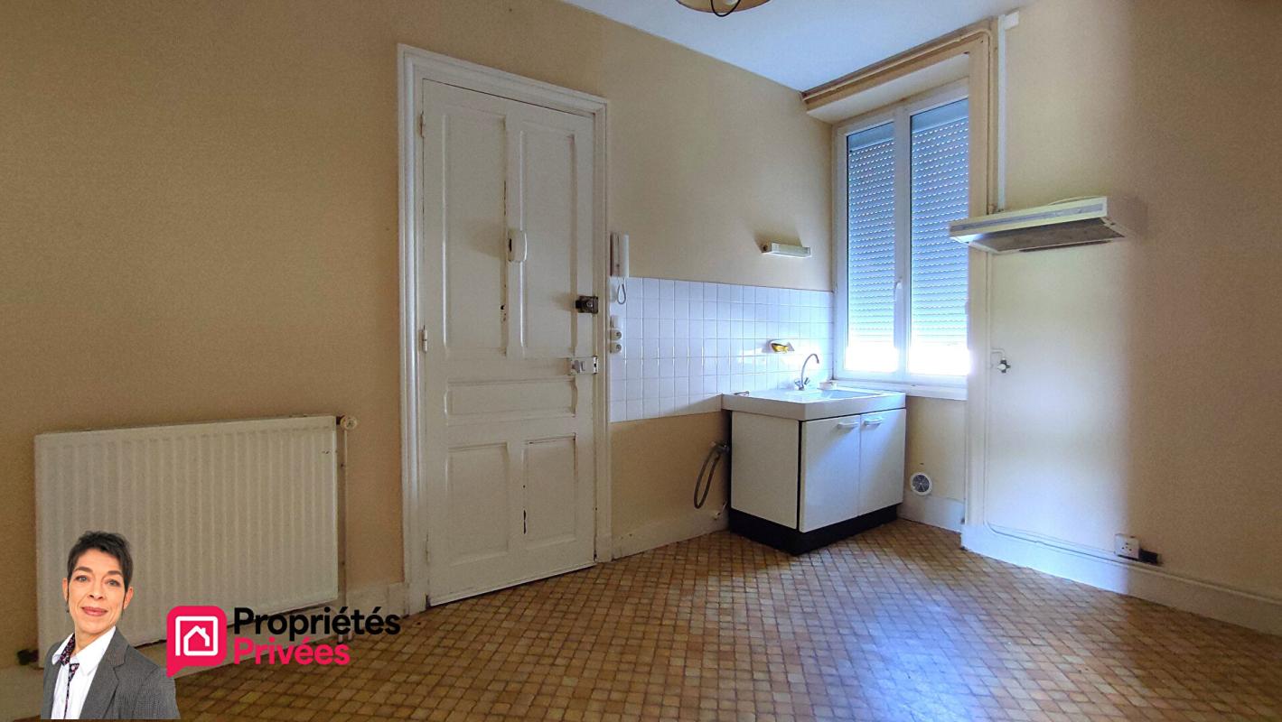 THIZY THIZY-LES-BOURGS (69240) Immeuble de rapport  151 m²  habitable, terrain 450 m² avec jardin, caves et greniers 14