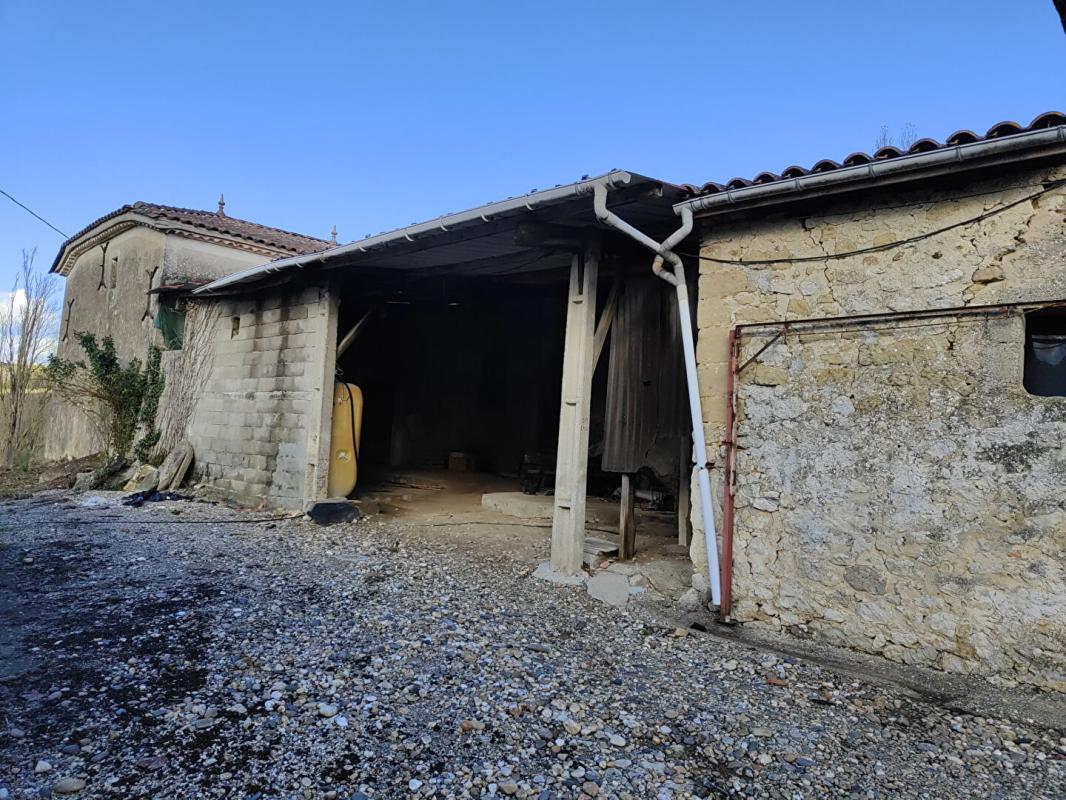 SAINT-VIVIEN-DE-MONSEGUR Corps de ferme en pierre 300m²  à  réhabiliter + hangars sur terrain de 6500 m² 8