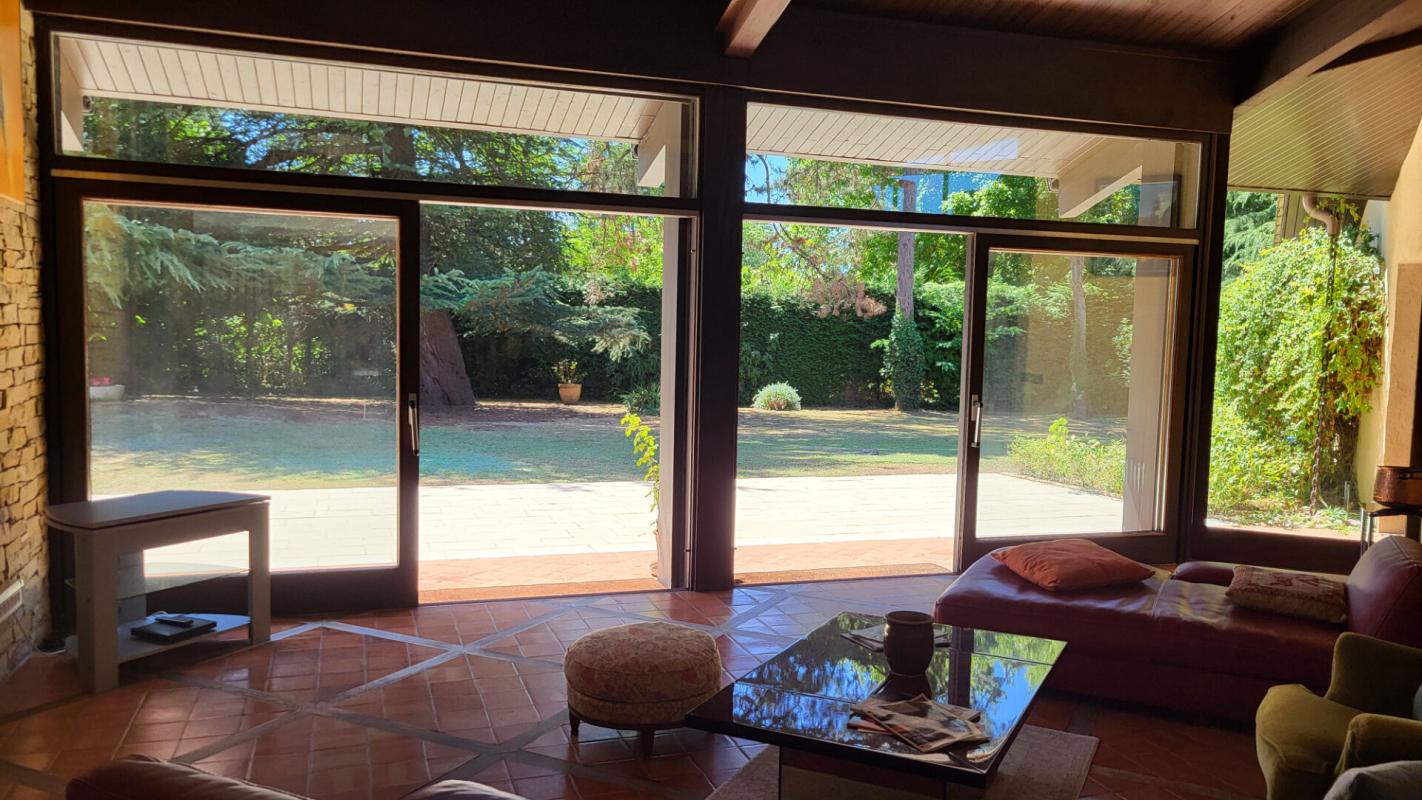 MUSSIDAN Mussidan centre ville Maison d'architecte 10 pièces, 290 m² habitables piscine parc de  3110m² 10