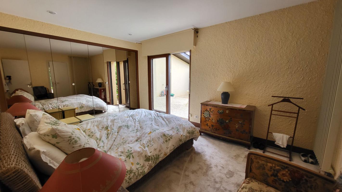 MUSSIDAN Mussidan centre ville Maison d'architecte 10 pièces, 290 m² habitables piscine parc de  3110m² 13