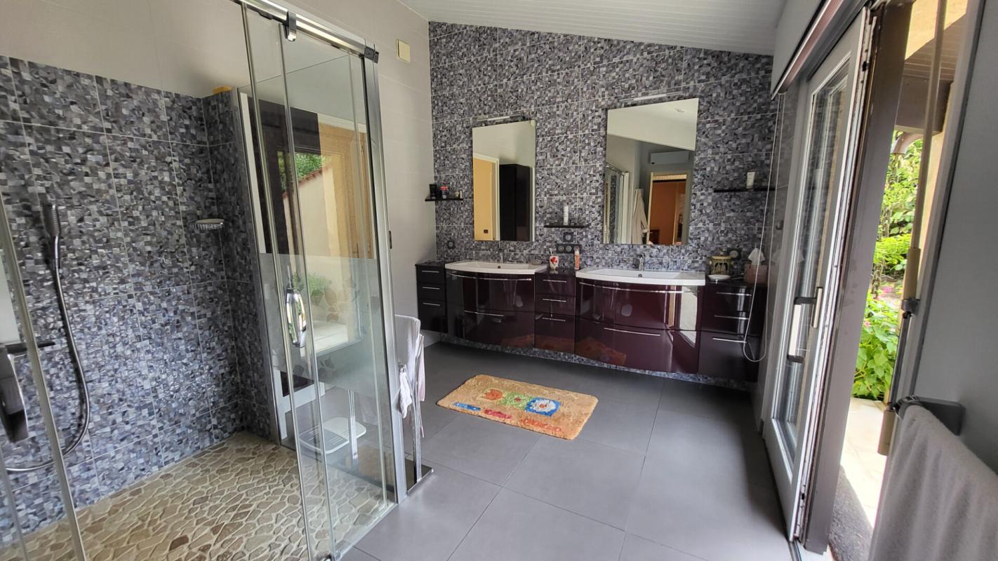 MUSSIDAN Mussidan centre ville Maison d'architecte 10 pièces, 290 m² habitables piscine parc de  3110m² 16