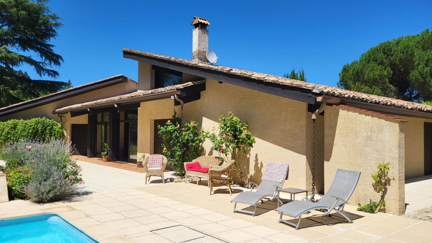 MUSSIDAN Mussidan centre ville Maison d'architecte 10 pièces, 290 m² habitables piscine parc de  3110m² 3