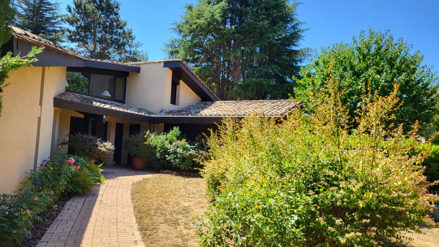 MUSSIDAN Mussidan centre ville Maison d'architecte 10 pièces, 290 m² habitables piscine parc de  3110m² 4