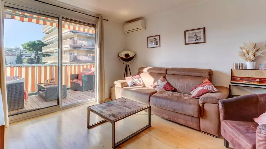 SAINT-LAURENT-DU-VAR SAINT LAURENT DU VAR - Charme et lumière - Duplex 2 pièces avec terrasse - Vespins 12