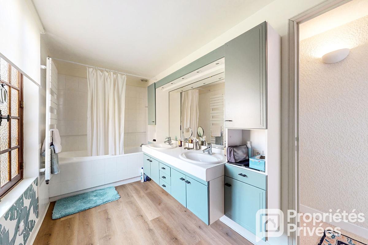 VERNEUIL-SUR-AVRE Ancien relais de poste 13