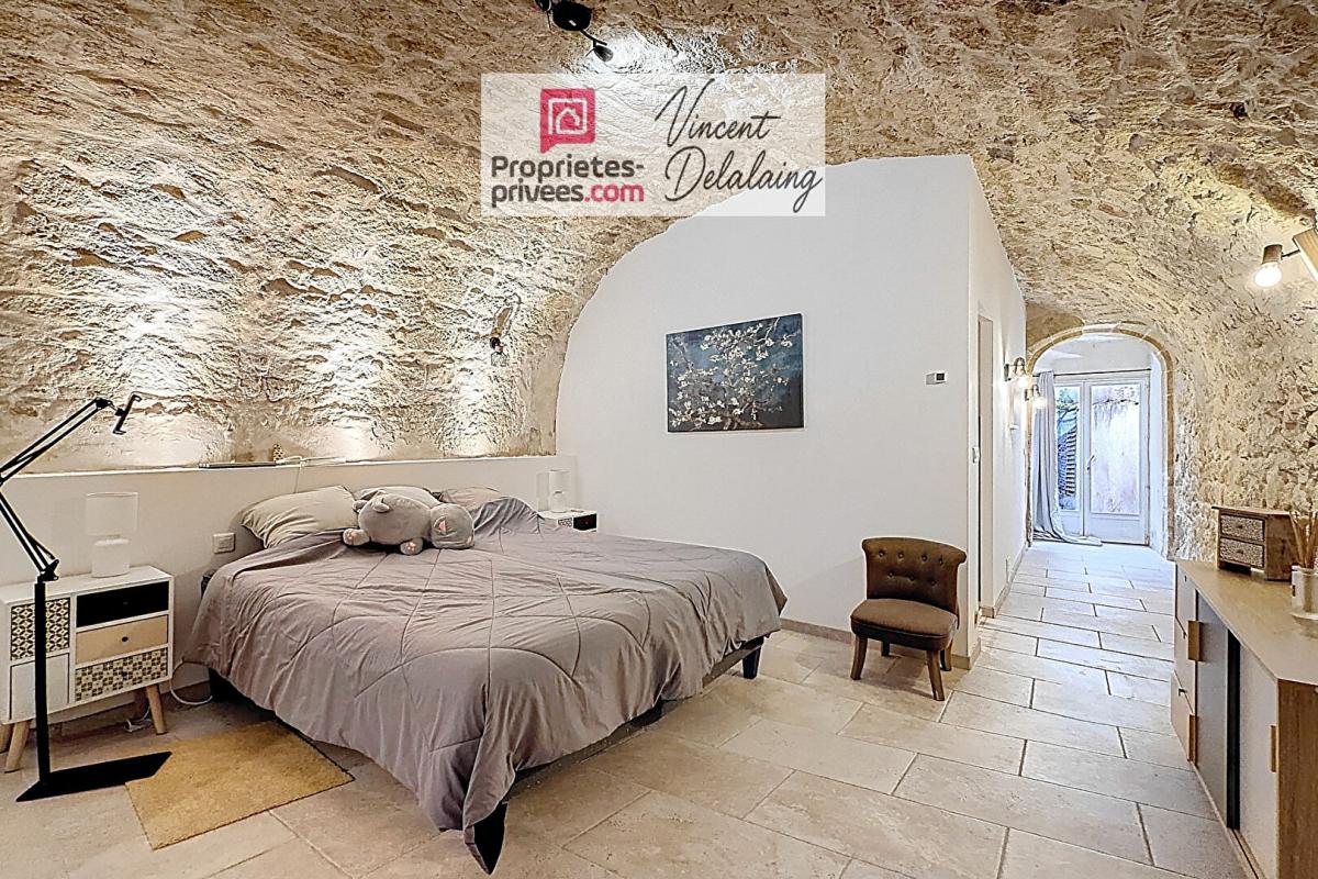 CADENET Charmante maison rénovée avec double extérieur 7