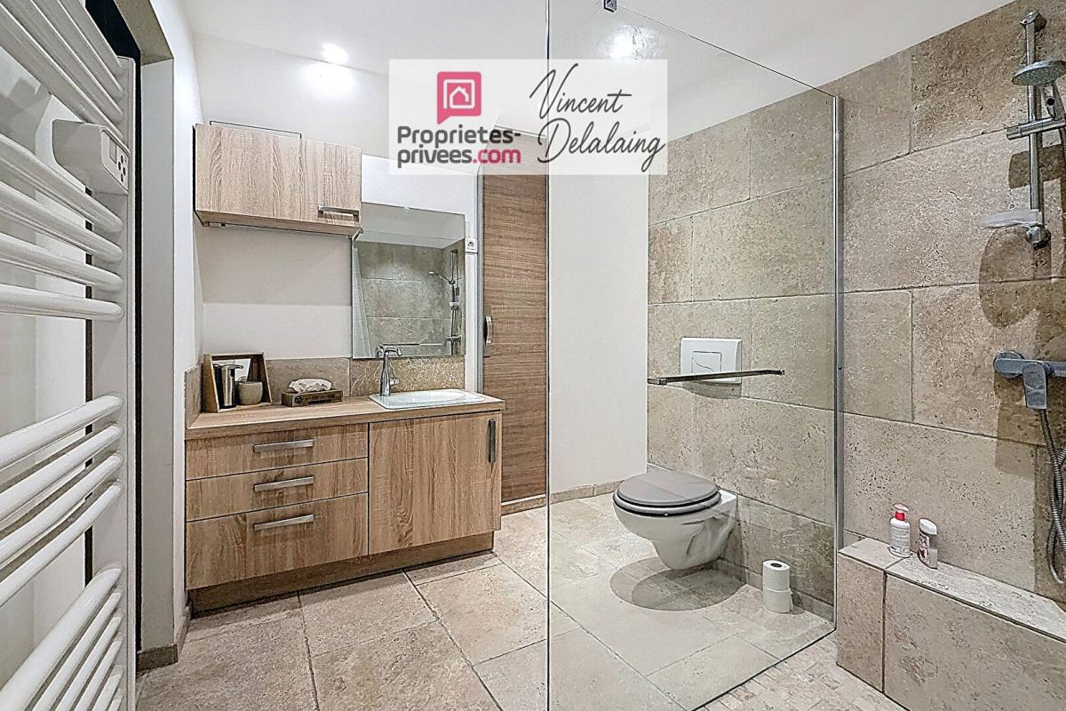 CADENET Charmante maison rénovée avec double extérieur 8