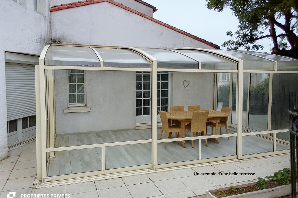 MEDIS Spacieuse maison de 150m² sur un vaste terrain de 1216 m², idéale pour des projets d'extension  578 000 FAI 13