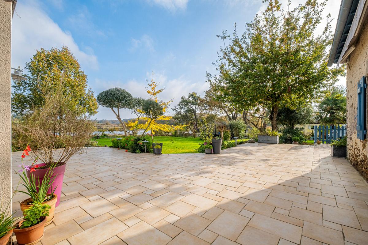 MESQUER-QUIMIAC Quimiac : Maison en pierres 180m2 vue marais 1