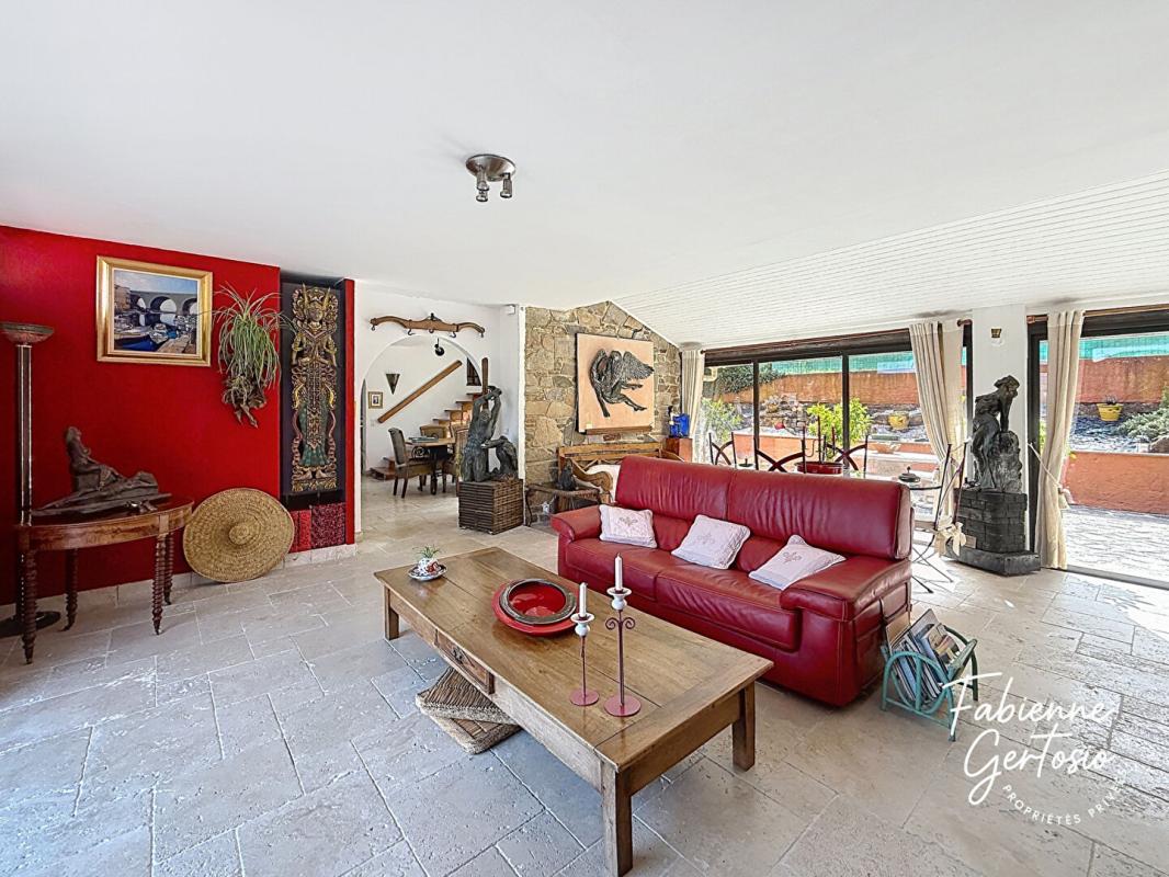 LE BEAUSSET LE BEAUSSET ! Maison d'architecte de 204m2 avec vue panoramique 2