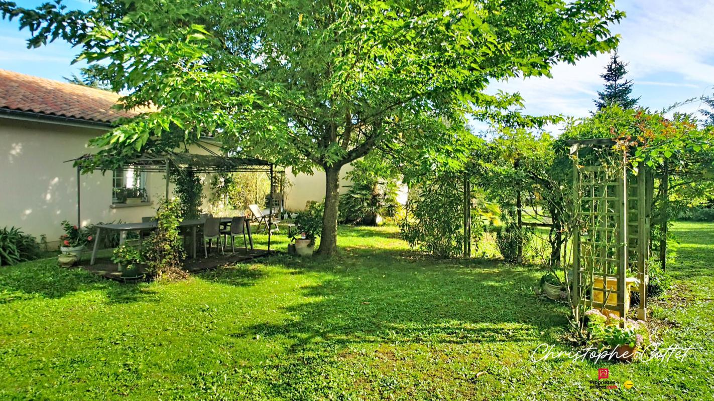 VALDIVIENNE Valdivienne proche de Chauvigny - Villa 8 pièce(s) 295 m2 sur parc paysager 17