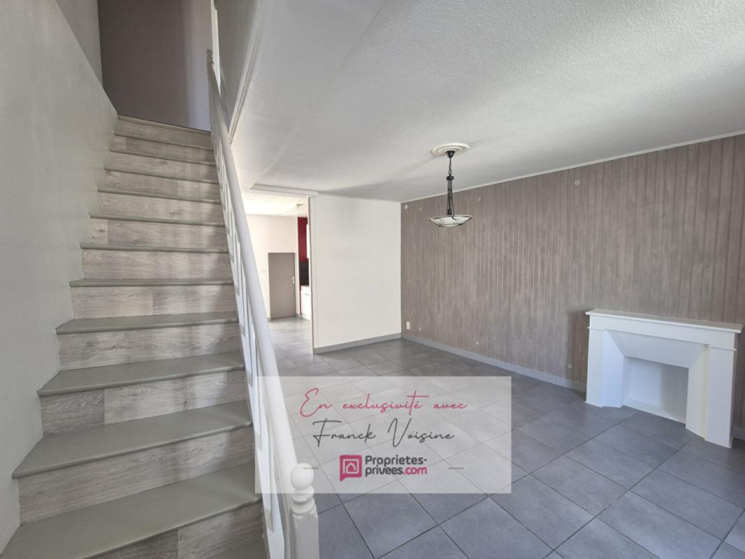 LES HERBIERS A VENDRE en Exclusivité aux Herbiers, Maison de ville de 65 m2 avec 2 chambres et cour fermée 12