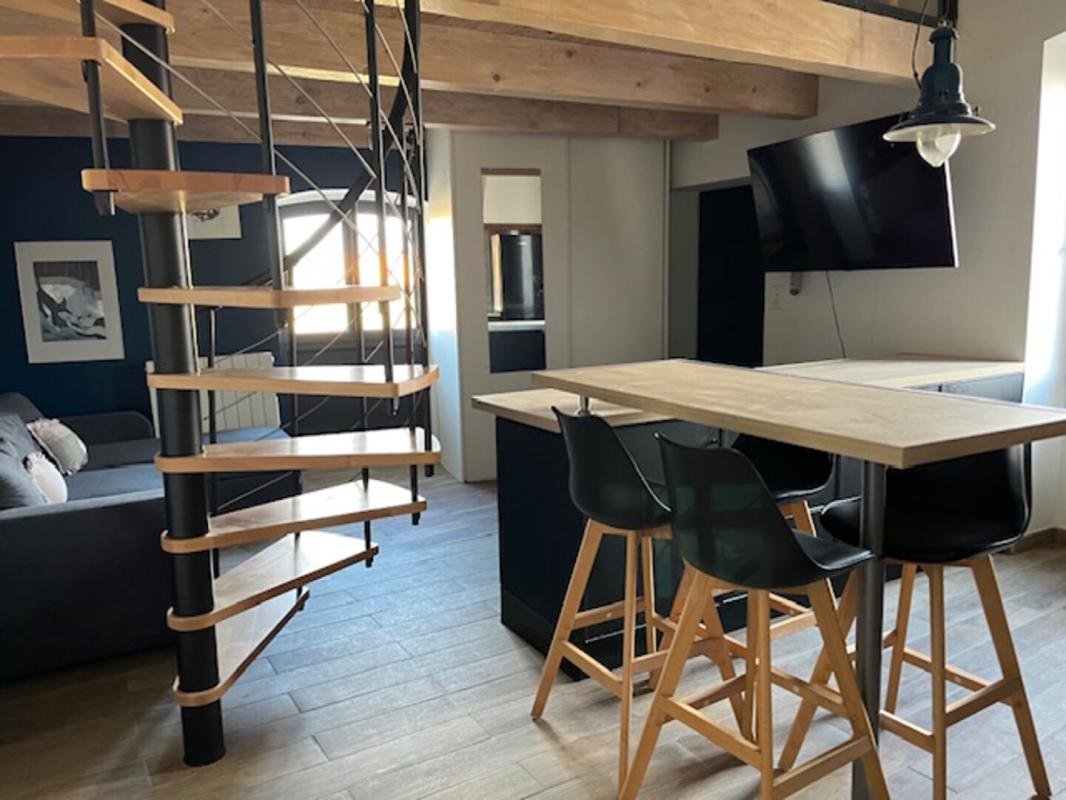 BESSAS Maison en pierre avec piscine sur 8500 m² de terrain Bessas 10 pièce(s) 244 m2 12