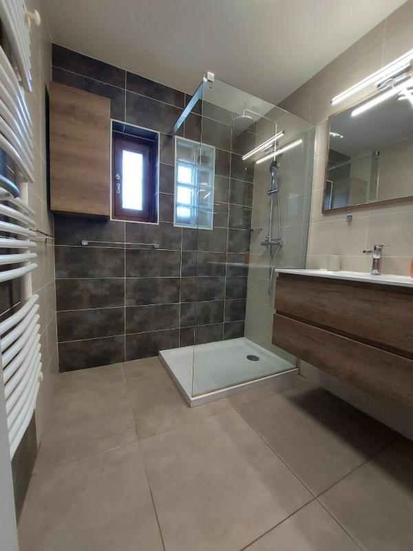 SEVRIER Sévrier : spacieux appartement 3 pièces (74 m²) ? Balcon ? cave - une place de Parking privé 11