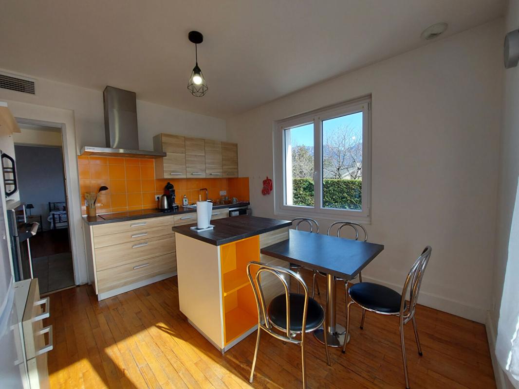 SEVRIER Sévrier : spacieux appartement 3 pièces (74 m²) ? Balcon ? cave - une place de Parking privé 13