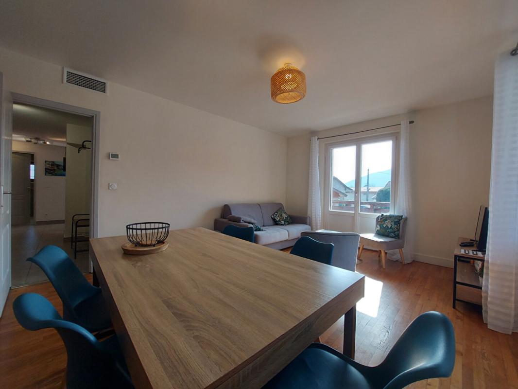 SEVRIER Sévrier : spacieux appartement 3 pièces (74 m²) ? Balcon ? cave - une place de Parking privé 7