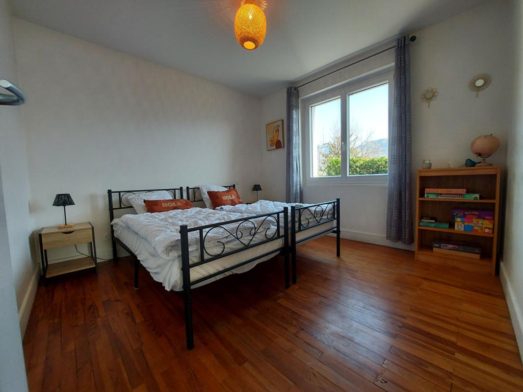 SEVRIER Sévrier : spacieux appartement 3 pièces (74 m²) ? Balcon ? cave - une place de Parking privé 9