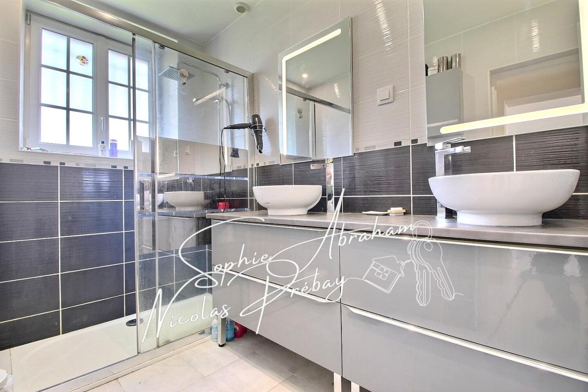 OUTARVILLE Corps de ferme avec nombreuses dépendances. Fort potentiel ! 14