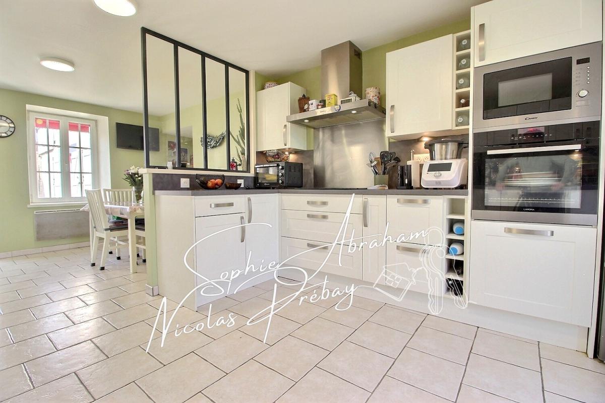 OUTARVILLE Corps de ferme avec nombreuses dépendances. Fort potentiel ! 6