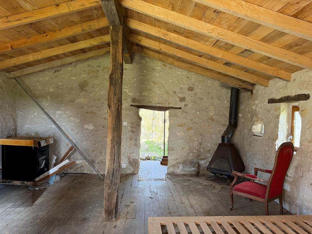 DEVILLAC Ensemble authentique avec caractère, espace et potentiel ? au calme 10