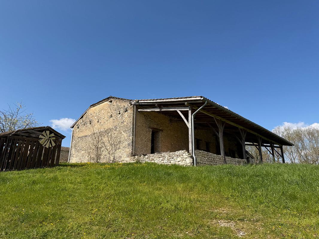 DEVILLAC Ensemble authentique avec caractère, espace et potentiel ? au calme 11